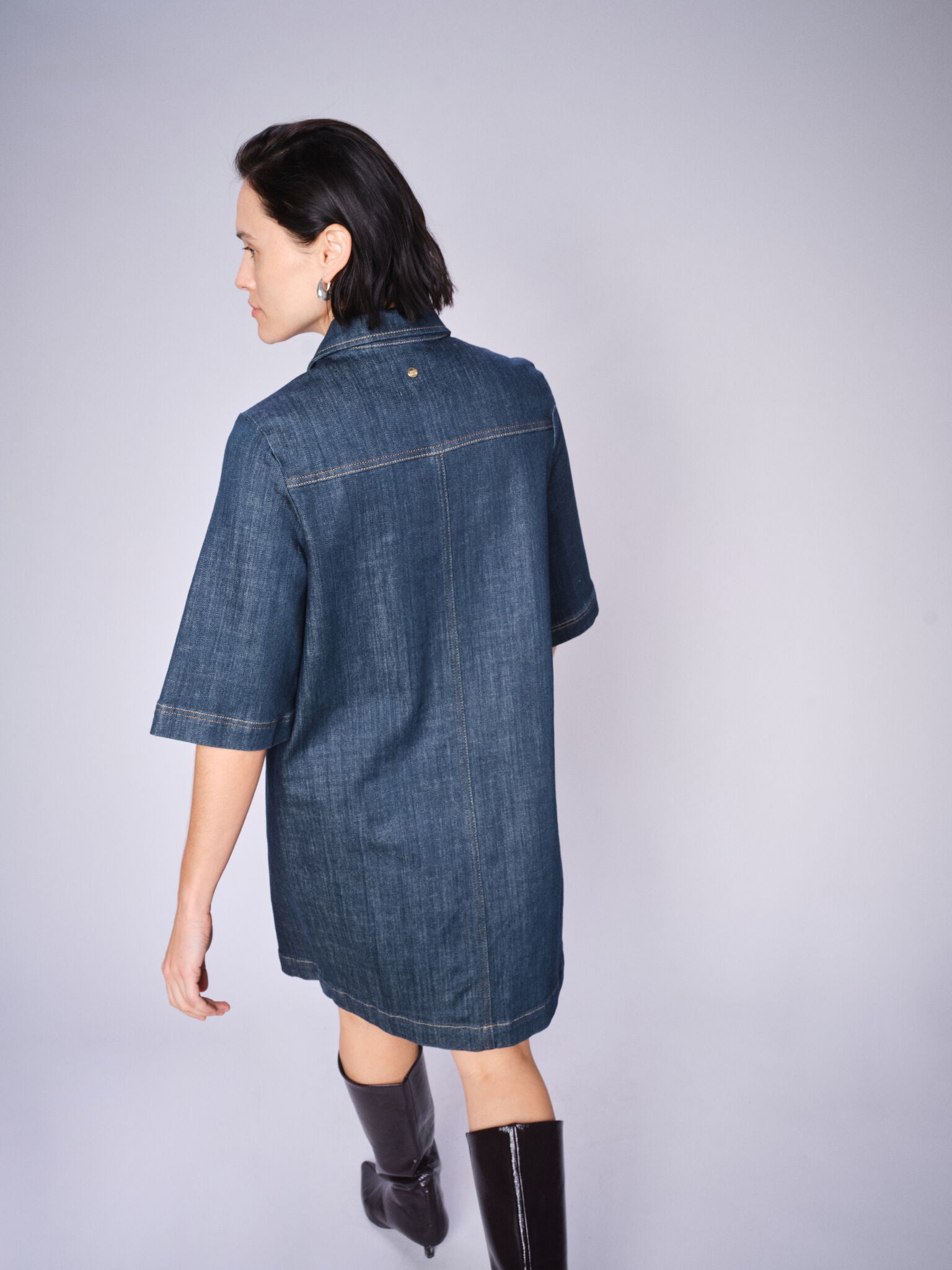 Modelshot / Dark Blue / Detail